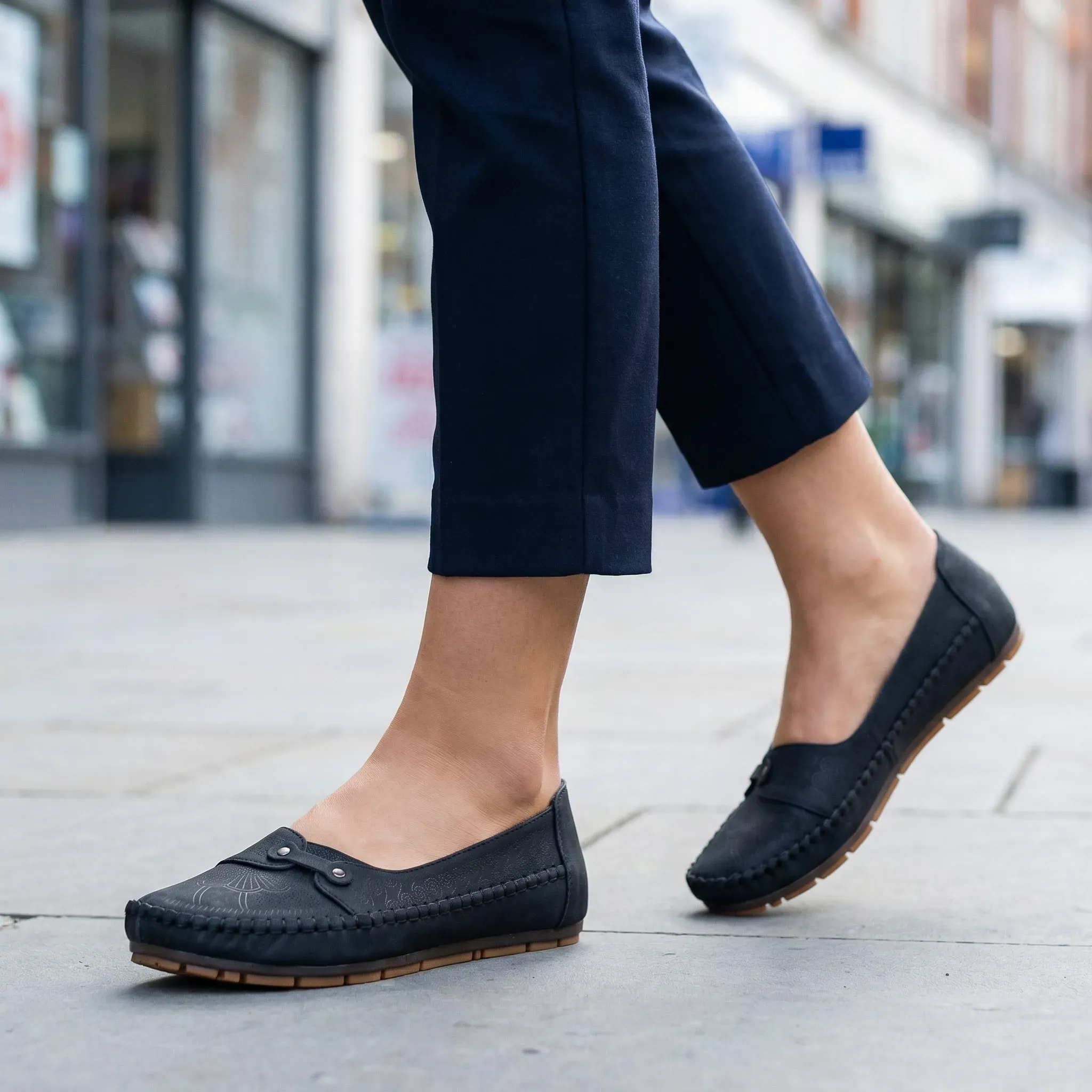 Women’s Suede Loafers – Extra Wide Fit Slip-On with Arch Support for Casual Walking - Image 6